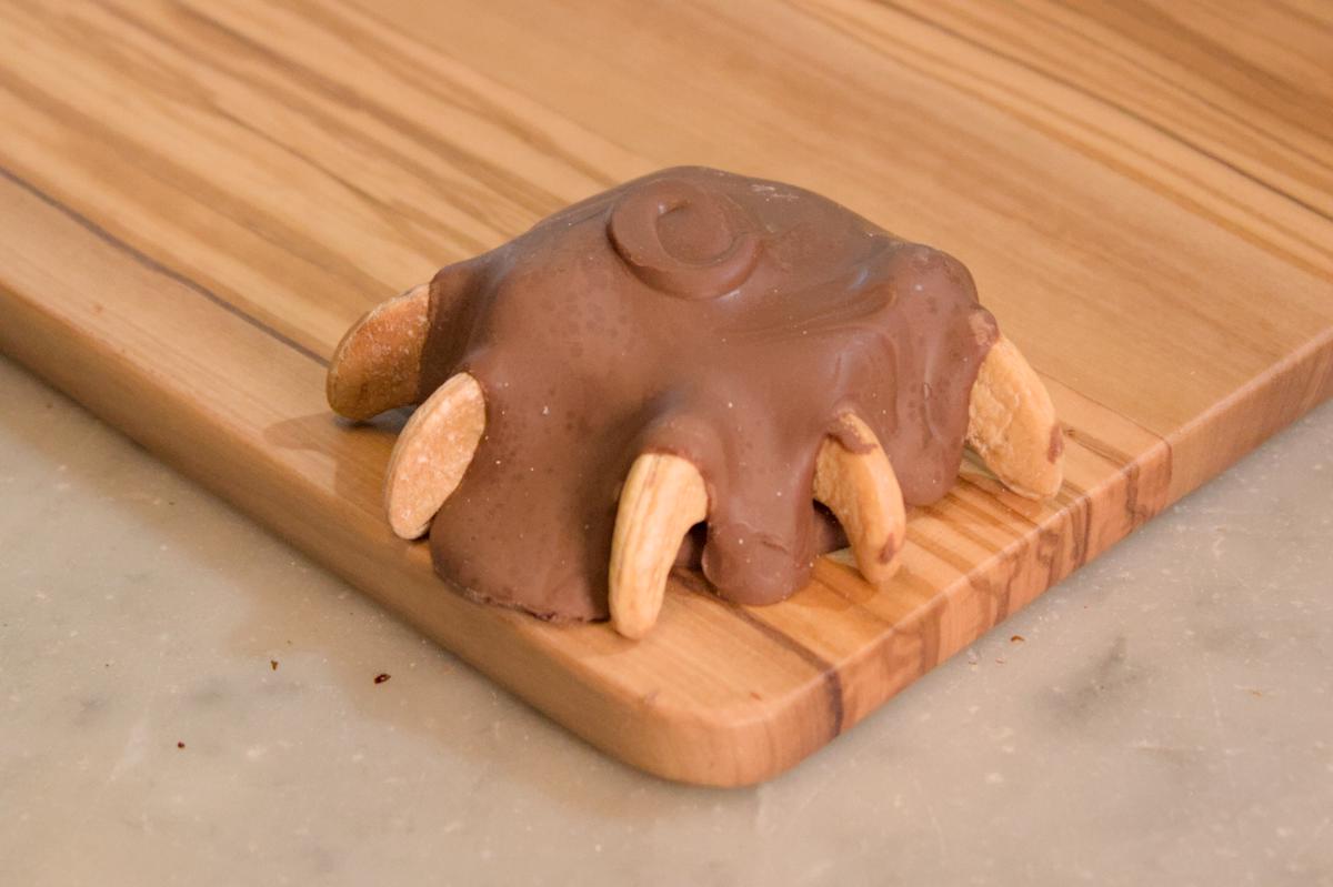 Cashews topped with caramel and covered in milk chocolate
