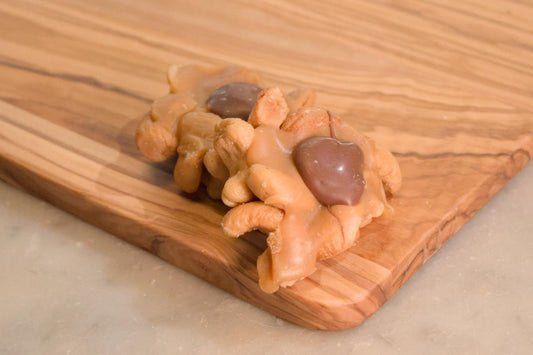 Salty roasted cashews topped with rich caramel and Belgian chocolate